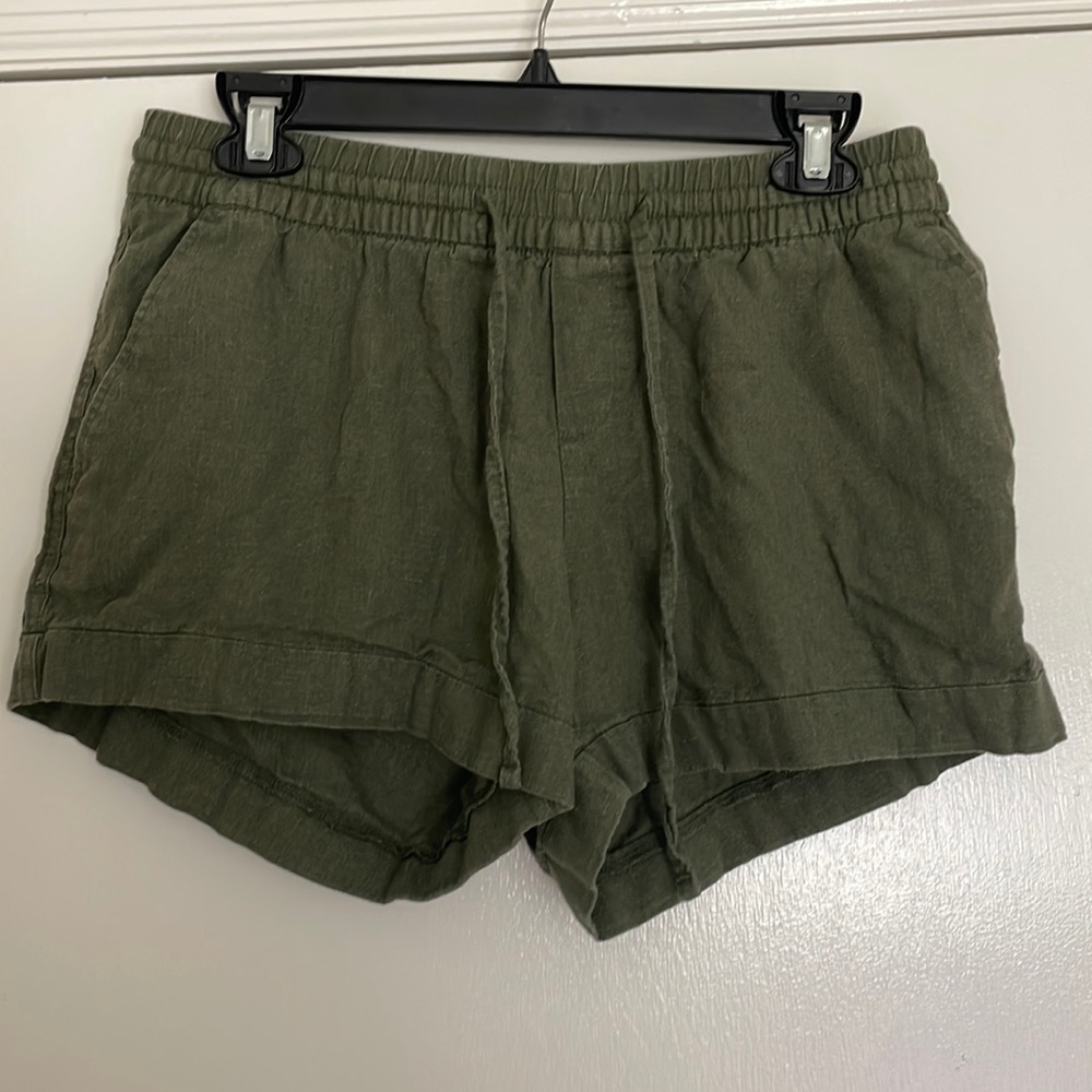 Linen olive green shorts M